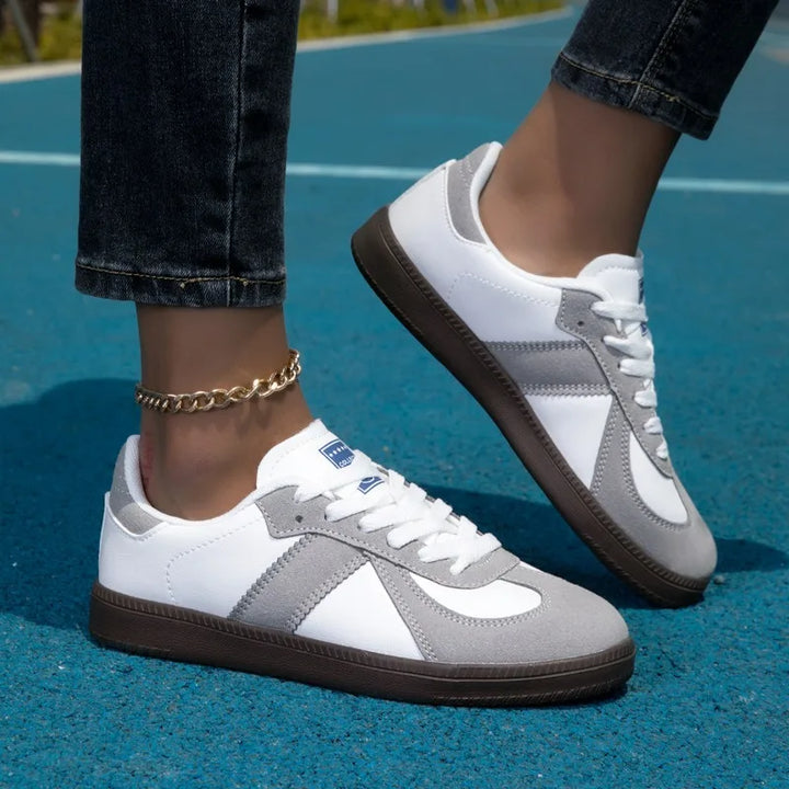 Nova Low-Top Sneakers