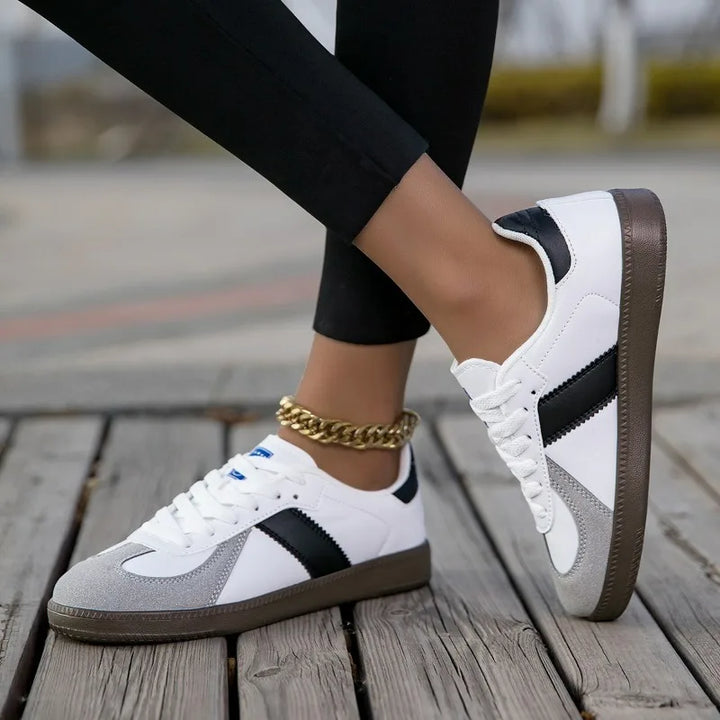 Nova Low-Top Sneakers