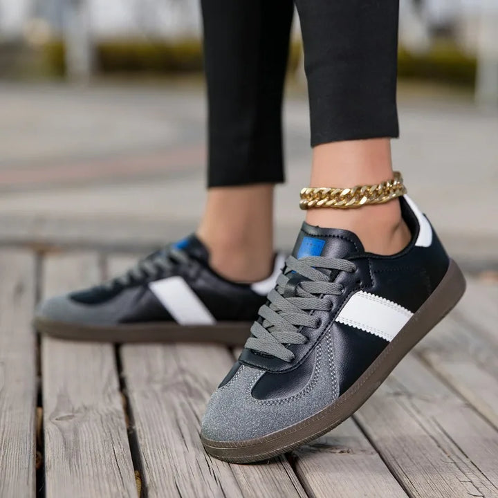 Nova Low-Top Sneakers