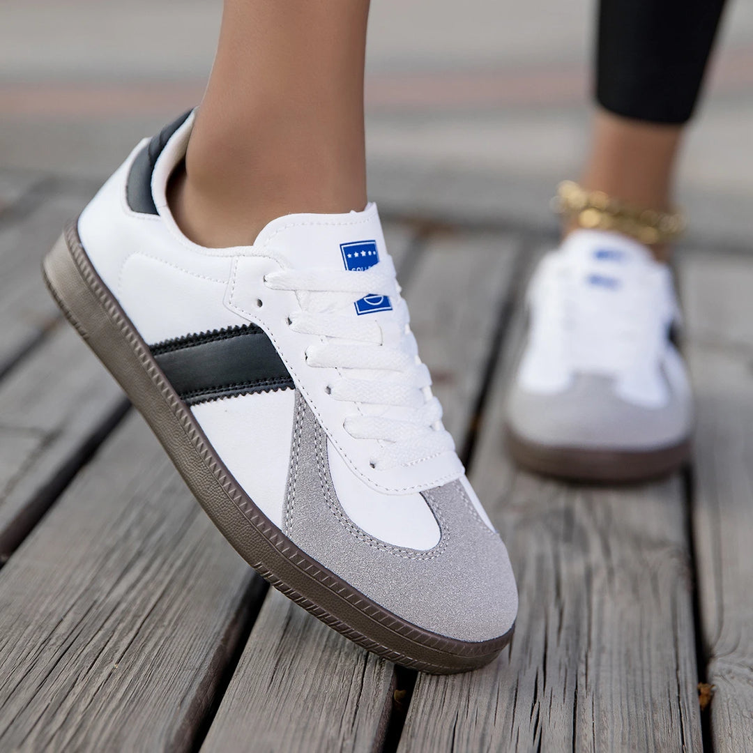 Nova Low-Top Sneakers