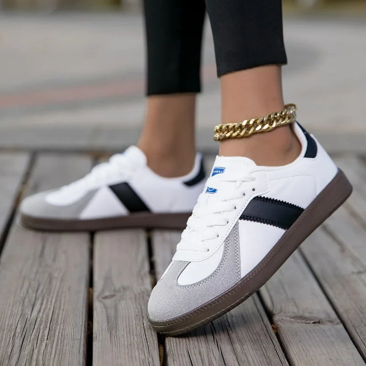 Nova Low-Top Sneakers