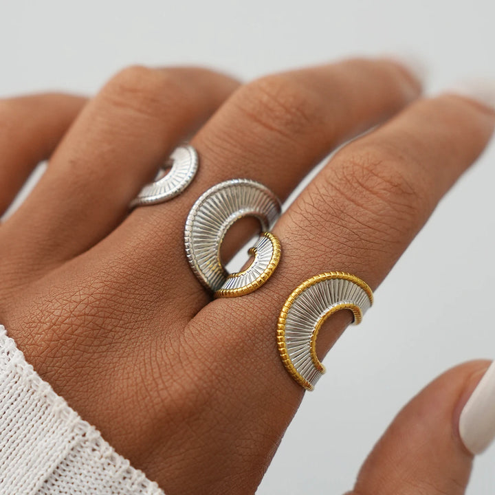 Aurelia Sculpted Arc Ring