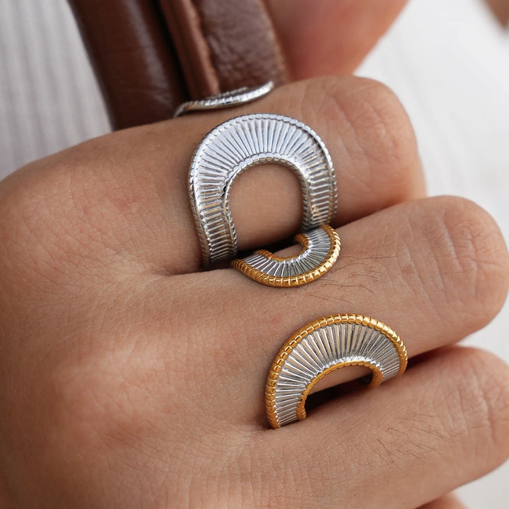 Aurelia Sculpted Arc Ring